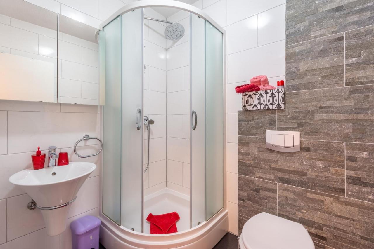 Family Friendly Apartments With A Swimming Pool Stanici, Omis - 18676 מראה חיצוני תמונה