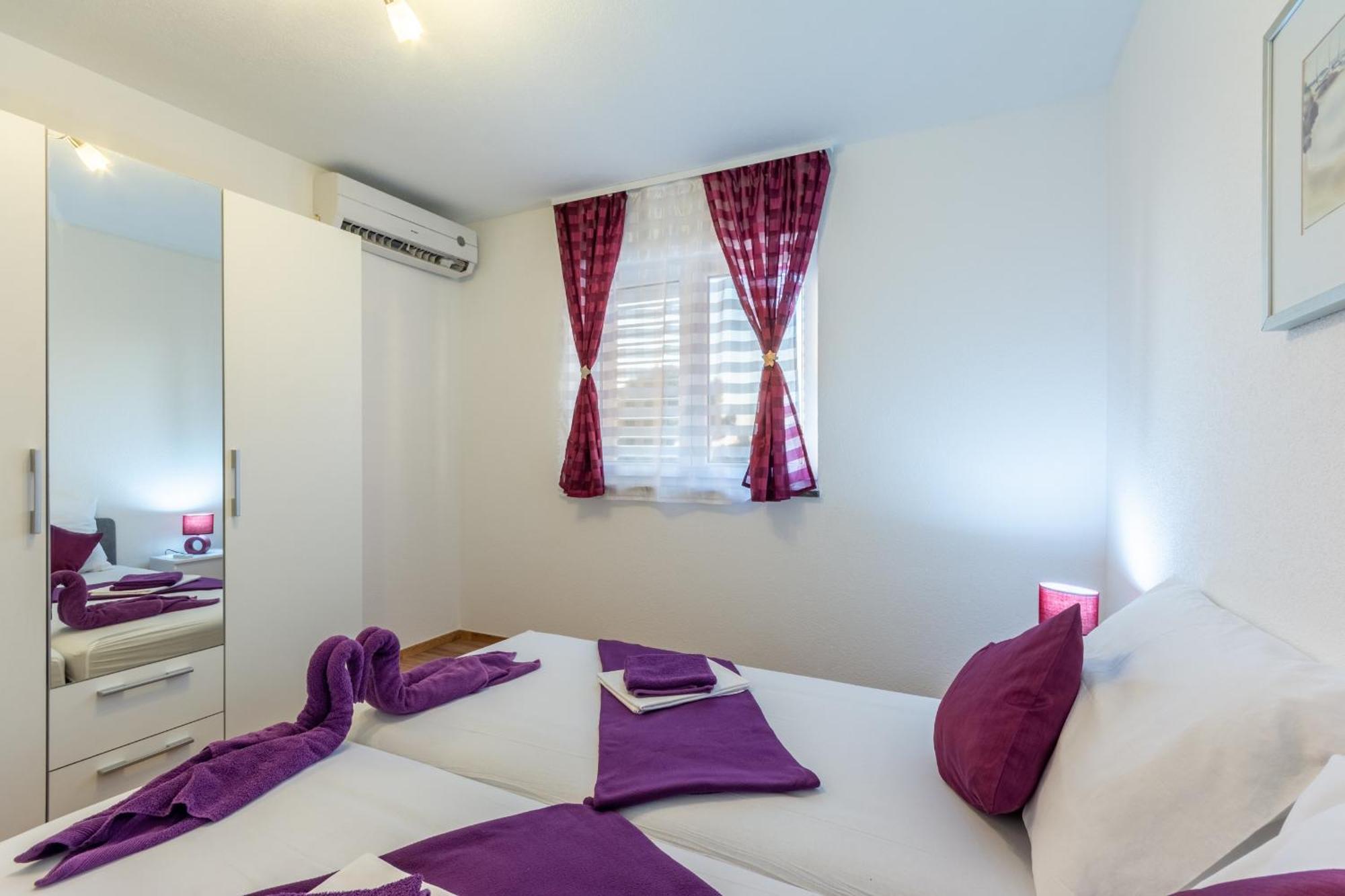 Family Friendly Apartments With A Swimming Pool Stanici, Omis - 18676 חדר תמונה