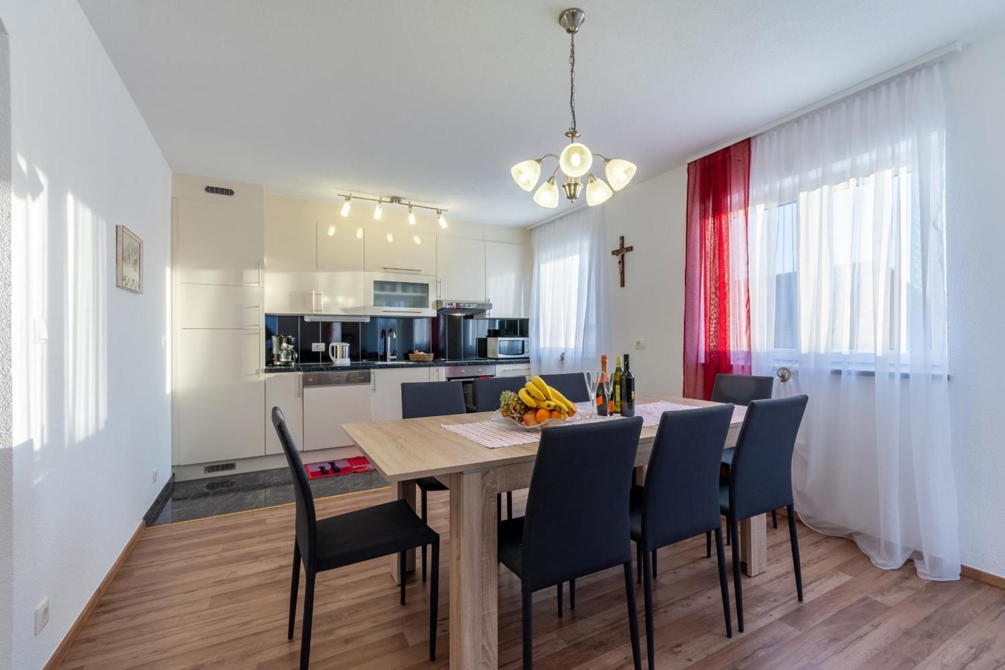 Family Friendly Apartments With A Swimming Pool Stanici, Omis - 18676 חדר תמונה